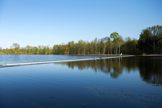 Main Sepeda Di Tengah Danau Tanpa Takut Basah